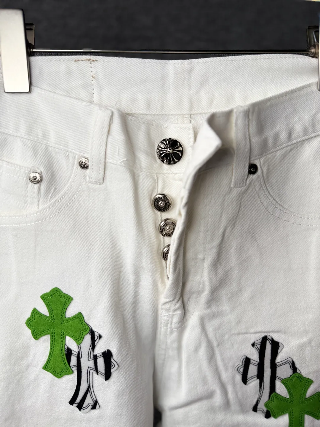 P230 💰 (Top version) Chrome Hearts/Chrome Hearts Classic white and green series colored leather cross washed color cloth unisex denim trousers Vibe style straight stacked god-level version Carbon fine bias denim color cloth Old vintage complete set of hardware - Chrome Hearts white cow series The high version uses high-ounce customized fabrics, fermentation washing and soft color fixation, soft and thick to wear. The details are all produced by hand-polished craftsmanship. All-over printed jacquard fabric Unique design style. Through multiple processes to create a full retro feel. Unique niche non-contrast shirt. Customized distressed spray-painted buttons. Craftsmanship in every detail. Color: white and green. Size: 28-30-32-34 (corresponding to S-M-L-XL)